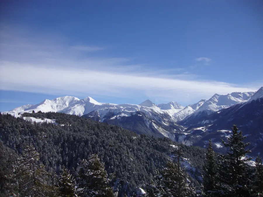 Aussois: village, family resort and the Plan d'Amont and Plan d'Aval lakes