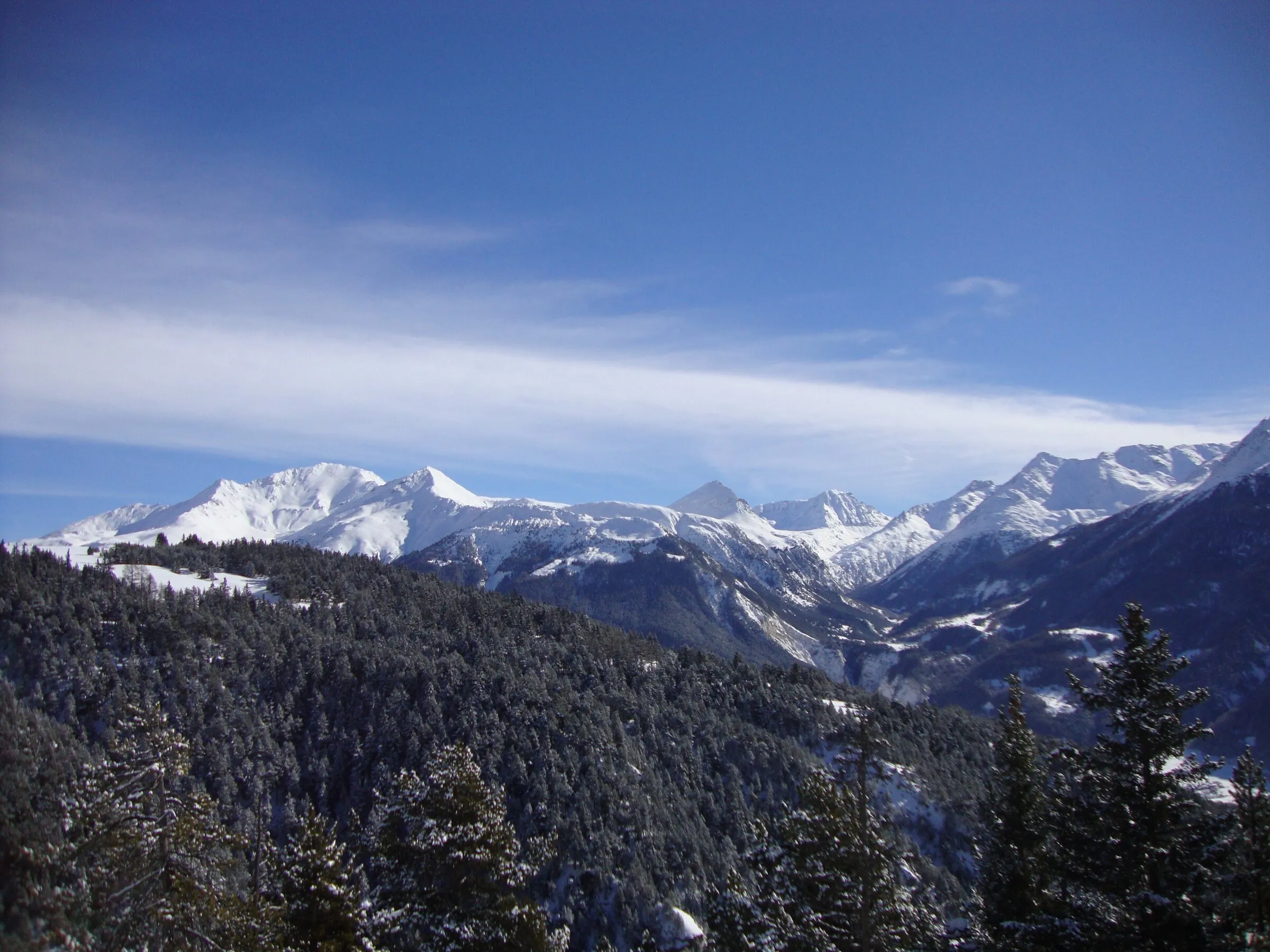 Aussois: village, family resort and the Plan d'Amont and Plan d'Aval lakes