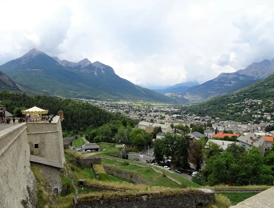 Briançon and Montgenèvre: the Vauban citadel, the highest town in France, and its pass