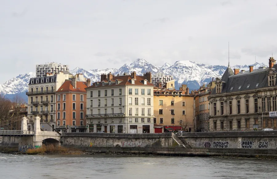Grenoble: the Bastille cable car and the capital of the Alps, 1 h 40 away