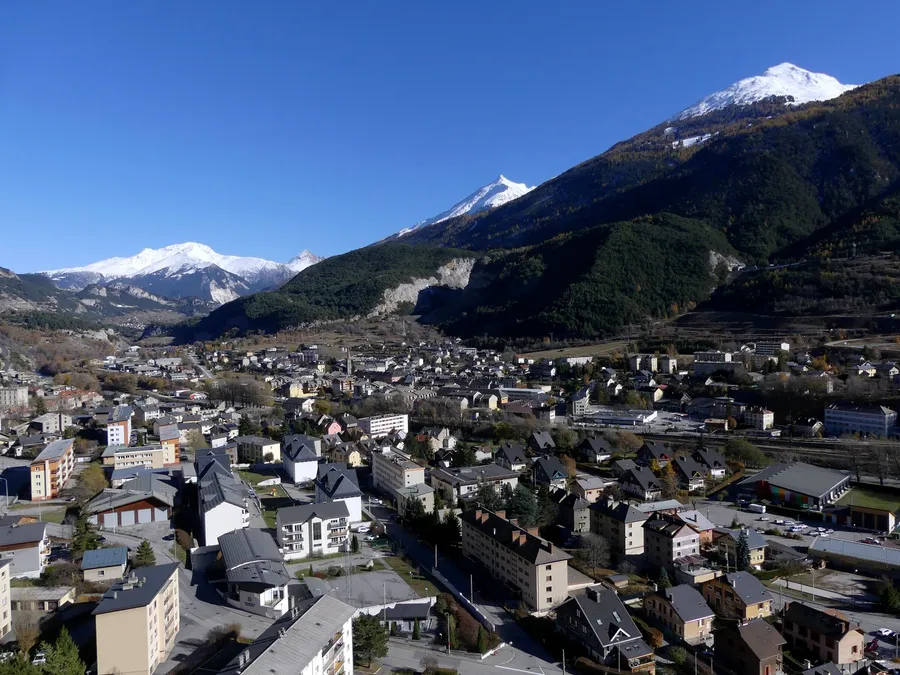 Modane: Valfréjus's gateway town, its station and its Muséobar