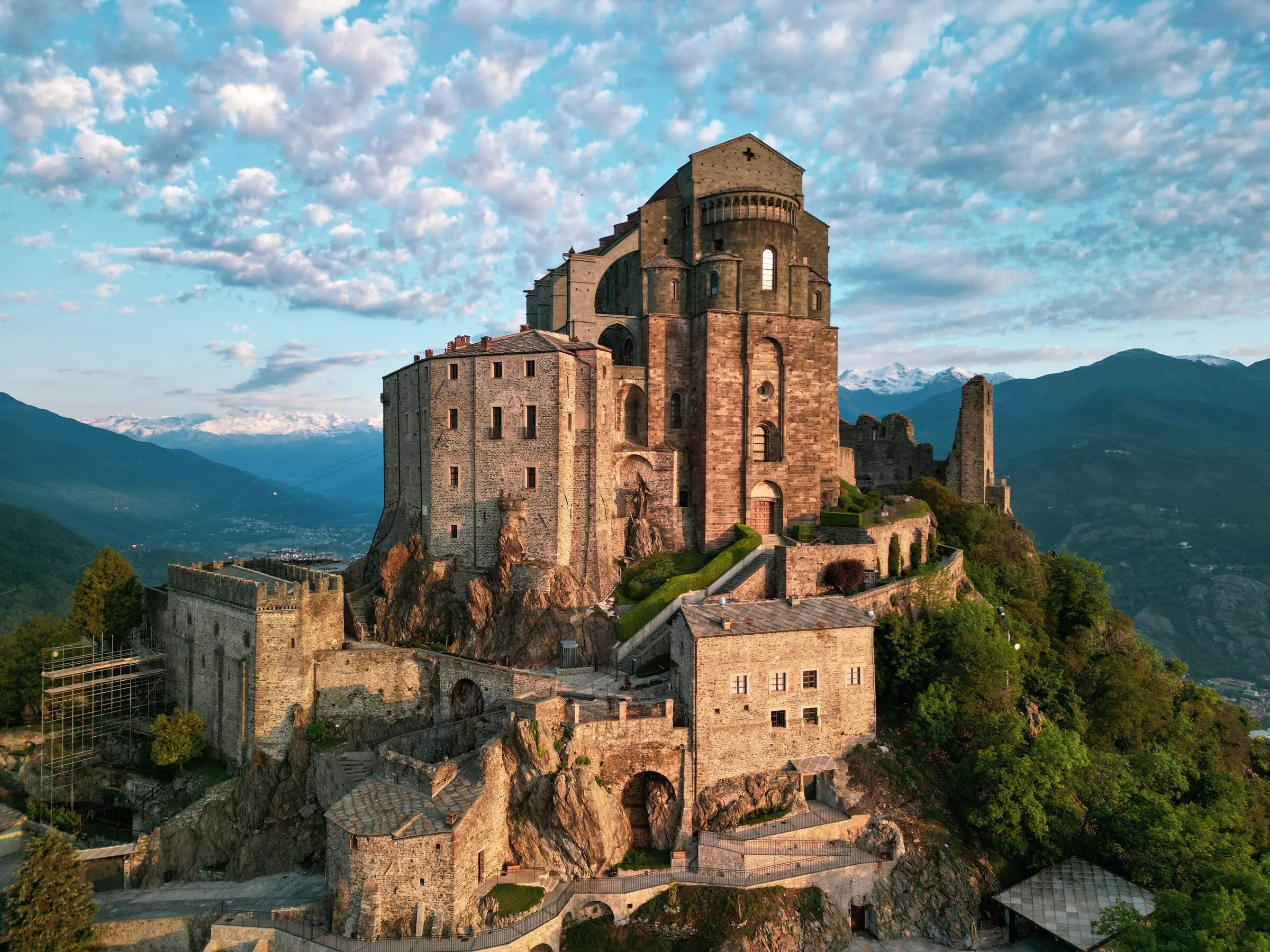 La Sacra di San Michele : l'abbaye vertigineuse qui a inspiré « Le Nom de la rose »