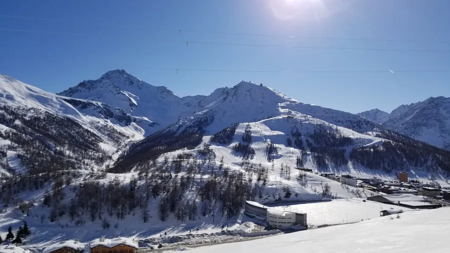 Sestriere and the Vialattea: 400 km of Italian pistes, 1 h 30 away