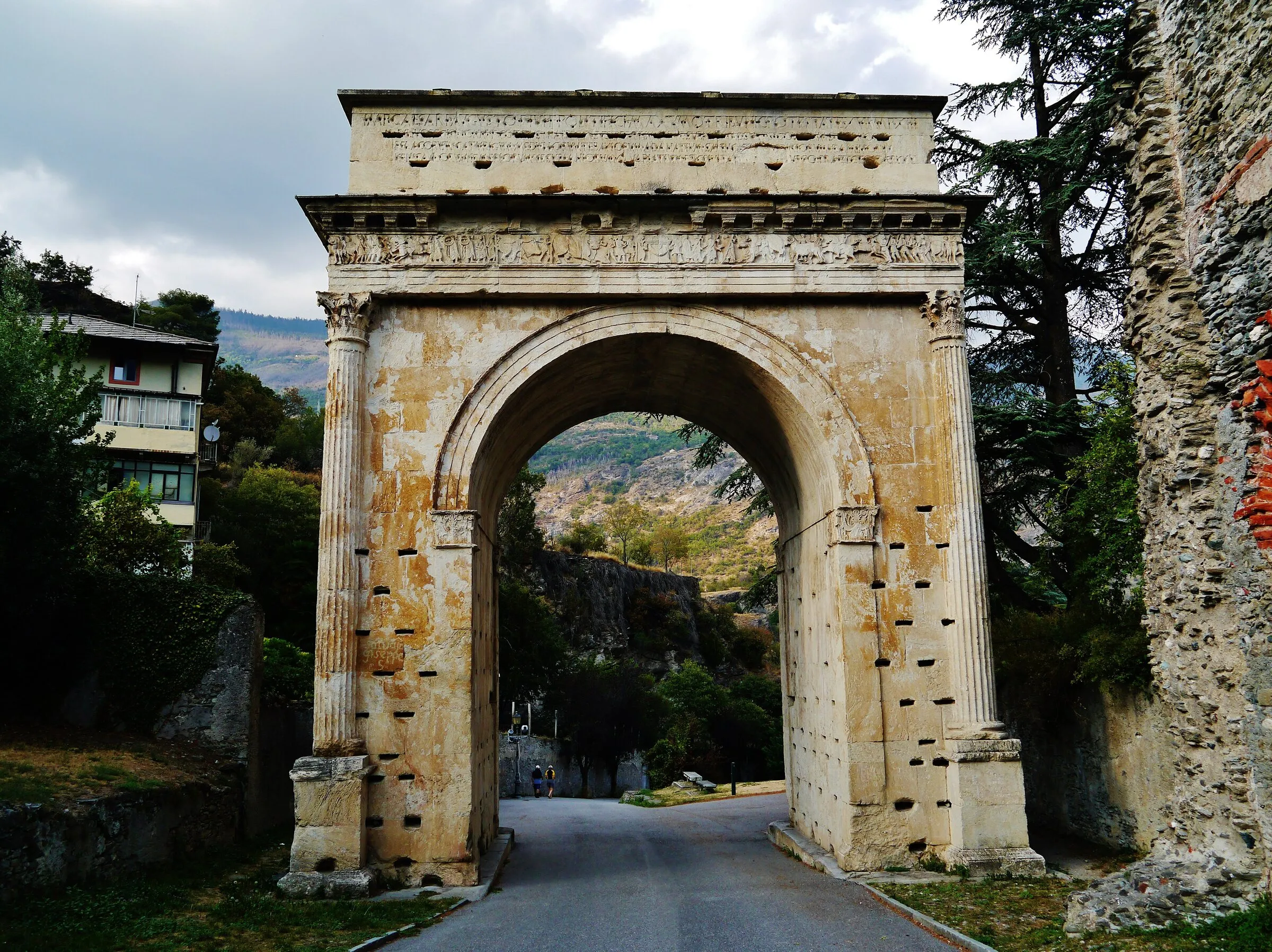Susa and Novalesa Abbey: Rome and the Middle Ages at the foot of the Mont-Cenis