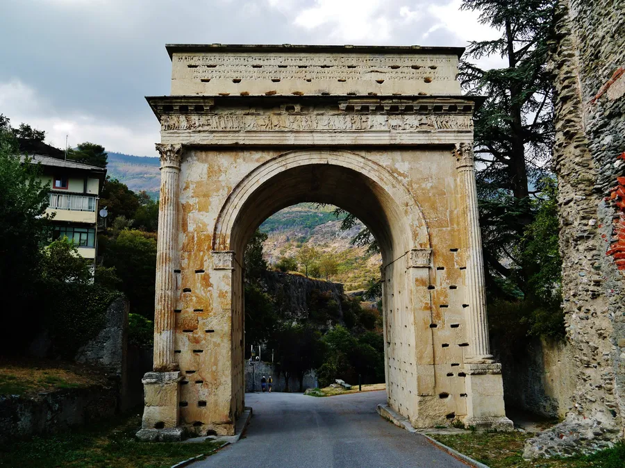 Susa and Novalesa Abbey: Rome and the Middle Ages at the foot of the Mont-Cenis
